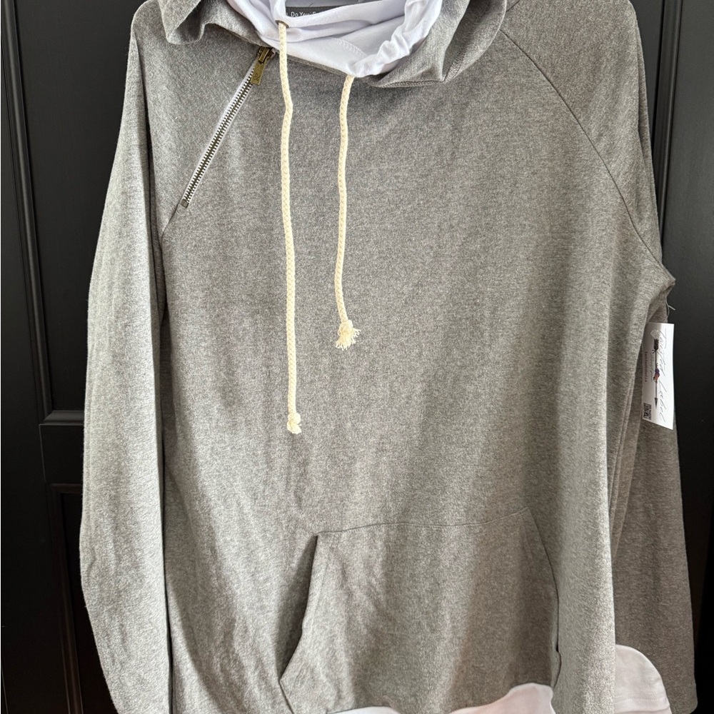 AMPERSAND AVE Gray and White Women's Sweater BNWT